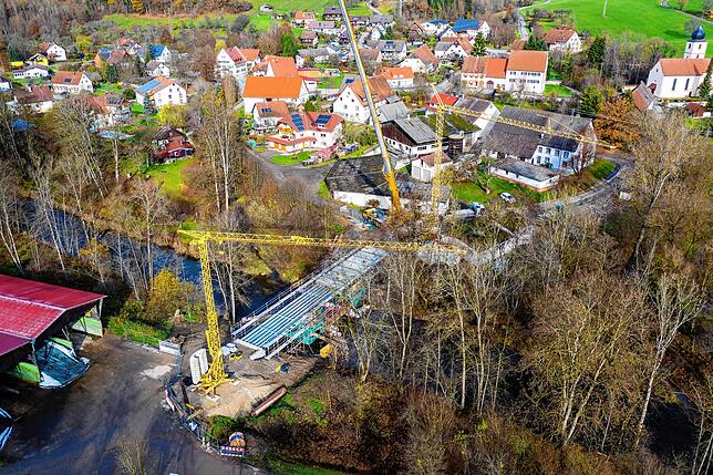 So sieht die Brückenbaustelle in Achdorf derzeit aus. Bild: Hans-Jürgen Götz