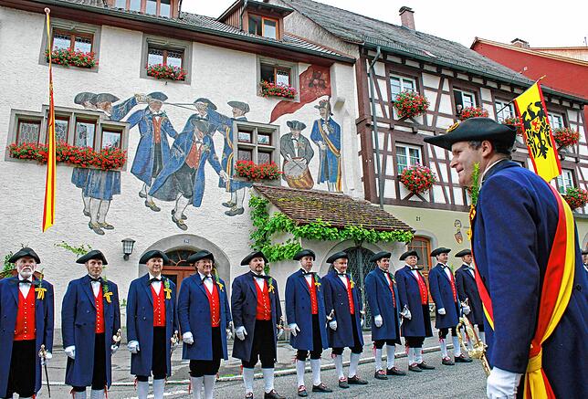 Als Chef der Schwerttanzkompanie sorgte Fridolin Zugmantel für die Bewahrung der Tradition, machte die Truppe aber auch für jüngere ...