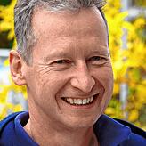 Markus Rank aus Markdorf ließ sich und seine Eltern boostern. Er kritisiert die langsame Umsetzung von Impfaktionen durch die Politik.