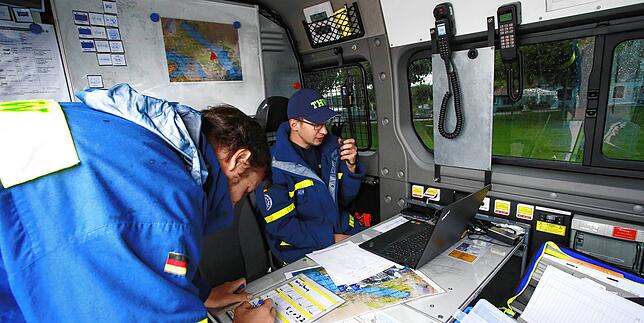 Bild 1: Übung macht den Meister! Deshalb begleiten THW-Boote die Autofähre zwischen Konstanz und Meersburg