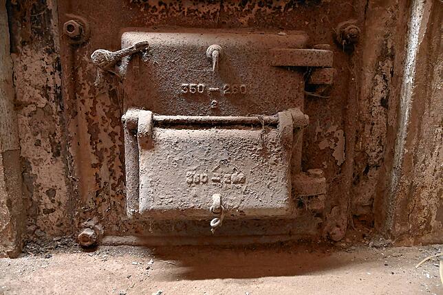 Industriecharme bleibt im Denkmal erhalten. Diese Klappe wird im Heizungskeller zu sehen sein.