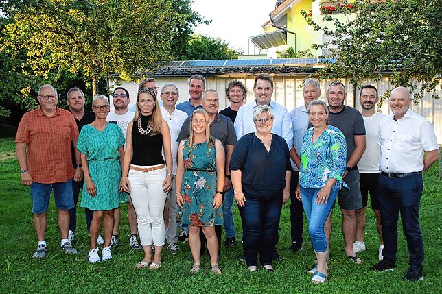 Der neue Wutöschinger Gemeinderat (von links): Stefan Ruppaner, Christof Büche, Eva Lötzerich, Robin Ebner, Jürgen Still (verdeckt), ...