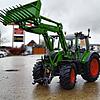 Ein kleiner Traktor am Stockacher Dillplatz. Die großen Pendants dazu fahren am Montag wieder im Rahmen eines Protestzugs durch die Stadt.