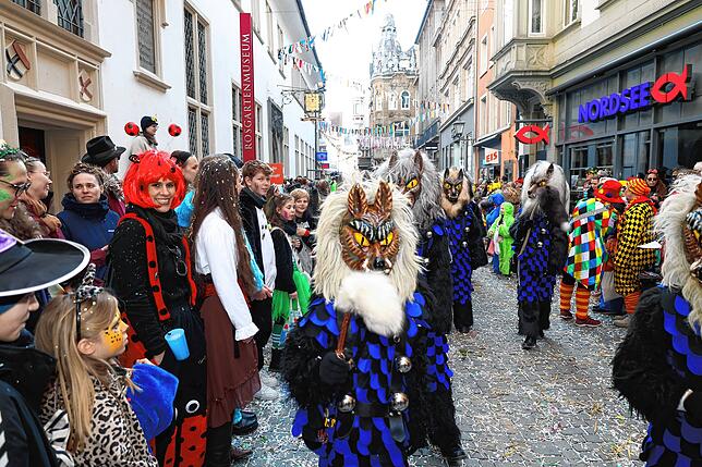 Bild 11: Konstanzer Fasnachtsumzug 2025: Altstadt ist in Narrenhand