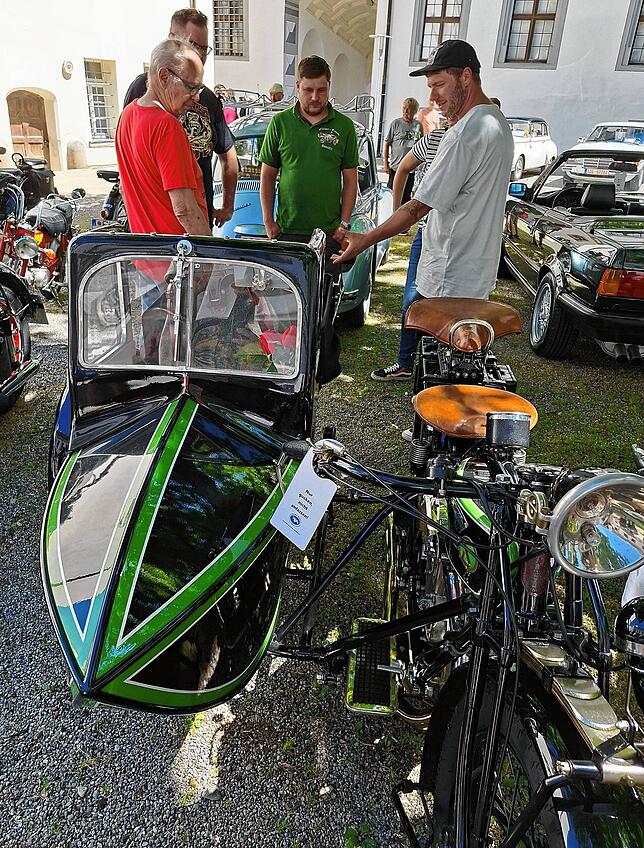 Bild 14: Bilder vom Oldtimertreffen am Schloss Meßkirch