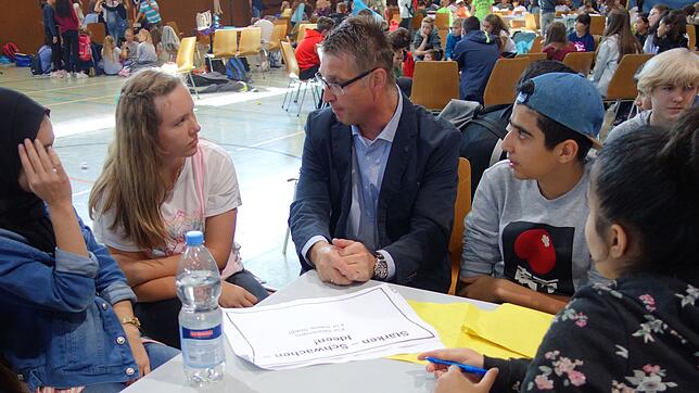 Bürgermeister Joachim Burger kam mit den Jugendlichen beim politischen Workshop im vergangenen Jahr ins Gespräch. Jetzt sollen Kinder ...