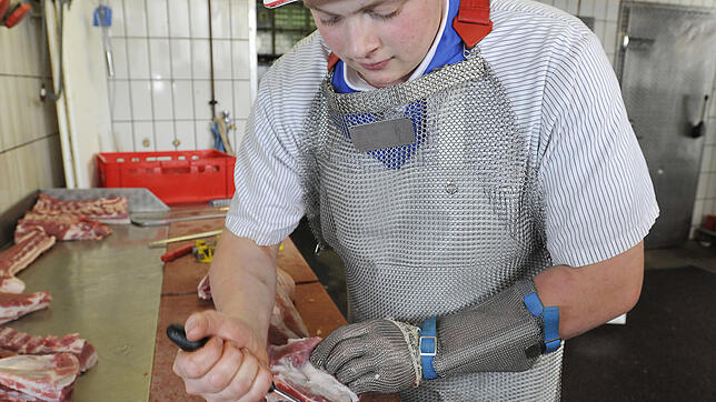 Die Familie von Moritz Hug aus Tannheim bietet seit Jahren auf dem Villinger Wochenmarkt Fleisch an. Würde die CO2-Steuer eingeführt, ...