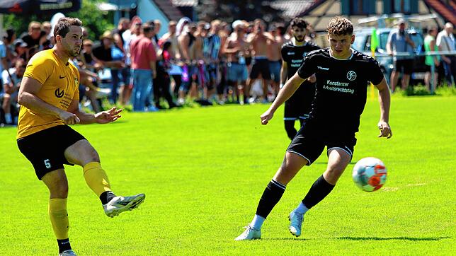 Konstanz-Wollmatingen (rechts Konstantin Hahn) gewann mit 7:2 bei Öhningen-Gaienhofen (Adriano Michienzi).