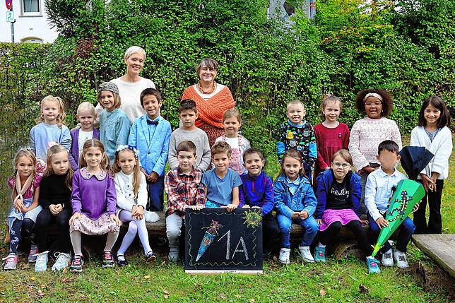 Klassenlehrerin Cathrin Ridder (l.) erhält beim Unterrichten ihrer Erstklässler stundenweise Unterstützung durch die Sonderpädagogin ...