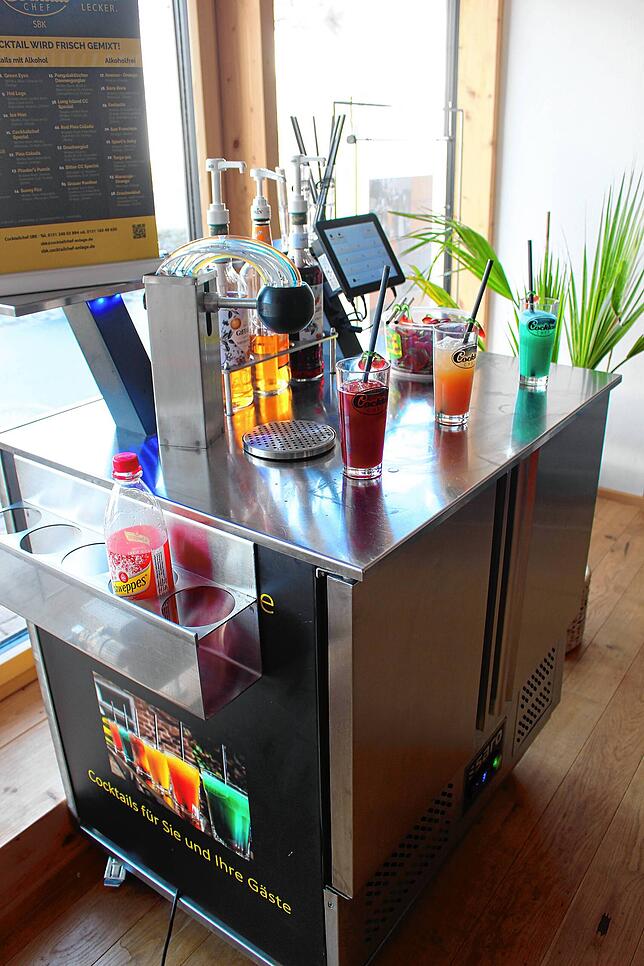 Über 110 Veranstaltungen haben Binninger und Ebding in diesem Jahr mit dem Cocktailchef begleitet.