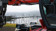 Bereits vier Werktage nach dem Gemeinderatsbeschluss wird die Sanierung des festen Oststegs (hinten links) im Hafen Oberstaad vom ...