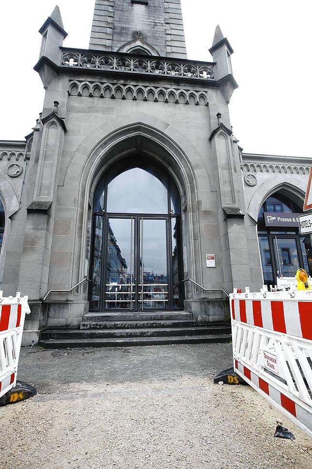 Bild 4: Großbaustelle am Bahnhofplatz in Konstanz: Bis Herbst 2025 soll alles fertig sein