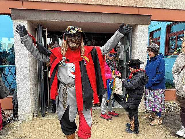 Bild 21: Fasnacht 2025 in Friedrichshafen: Rathaussturm & Schulbefreiung in eindrucksvollen Bildern!