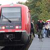 Noch steigen vorwiegend Schüler in die Züge der Wutachtalbahn aus und ein. Das soll sich mit dem verbesserten Angebot ab ...