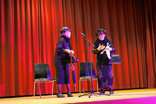 Bild 15: Frauen außer Rand und Band