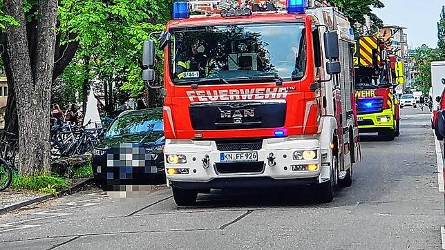 Einsatzkräfte Konstanzer Feuerwehr am 28. Juni beim Einsatz am Ellenrieder-Gymnasium, wo eine Rauchentwicklung im Keller den ...