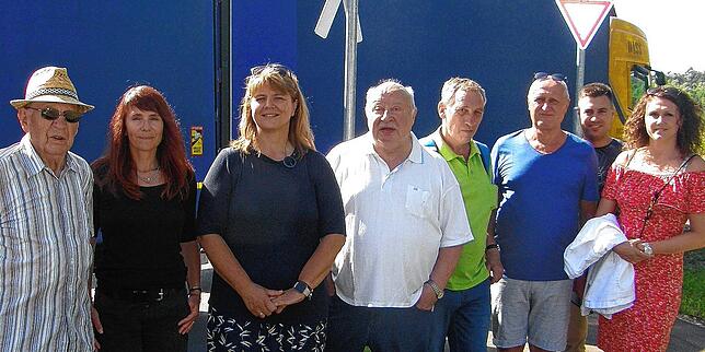 Bisher rollte der Verkehr direkt an der Waldsiedlung vorbei – hier am neuen Kreisel bei der westlichen Zufahrt. Die Bürger ...