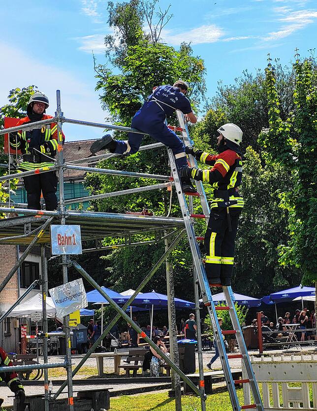 Imposante Momente haben sich beim Kreisfeuerwehrtag in Gottmadingen ergeben, wenn die Aktiven ihre Geräte vorführen konnten.
