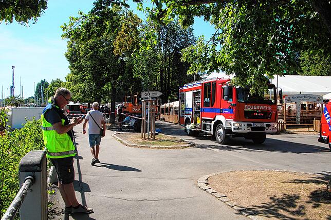 Bild 2: Bilder der Brandstelle nach einem Feuer auf dem Seehasenfest