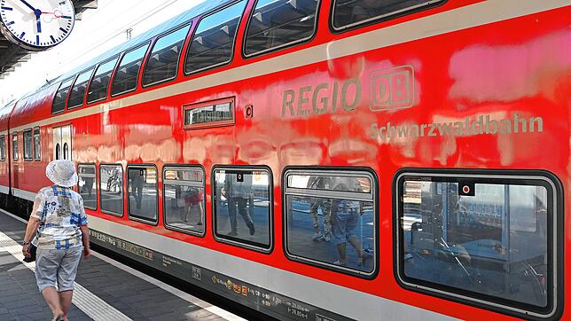 Müssen die Bahnreisenden wieder die technischen Probleme auf der Strecke ausbaden? Die Verbindung nach Offenburg um 16.50 Uhr ab ...