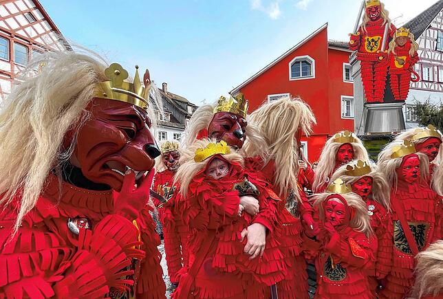 Bild 22: Tolle Stimmung beim Sonntagsumzug der Überlinger Narrenzunft &ndash; Teil 1