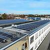 Riesige Dachflächen hat die Aluminium-Gießerei im vergangenen Jahr mit Photovoltaik-Modulen bestückt. Damit kann das Unternehmen ...