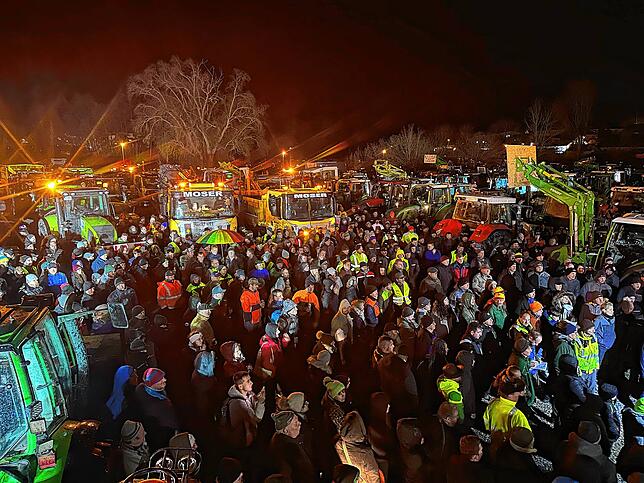Bild 11: Landwirte haben genug: Alle Bilder von der Traktor-Protestfahrt durch Stockach