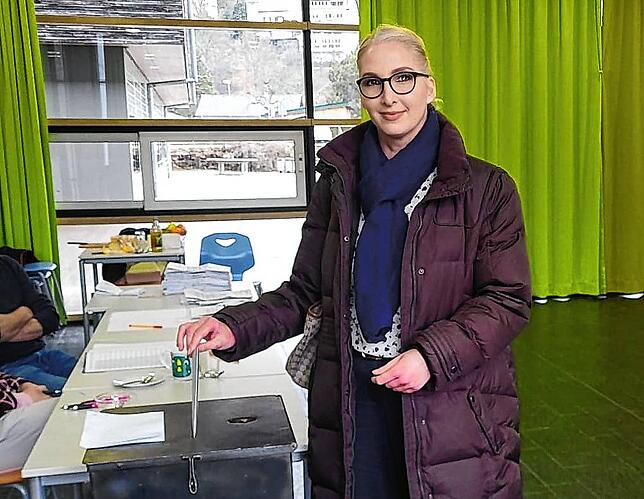 Andrea Zürcher (AfD) bei der Stimmabgabe in Stühlingen.