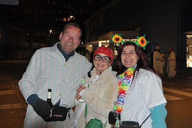 Bild 2: Hemdglonker-Umzug in Markdorf: Hunderte Narren im weißen „Nachthemed“ – die besten Bilder!