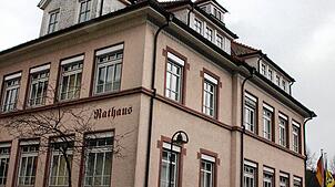 Klara Ansage aus Schramberg im Tennenbronner Rathaus: Die finanzielle Großwetterlage ist recht eingetrübt, Geld regnen wird es nicht. ...