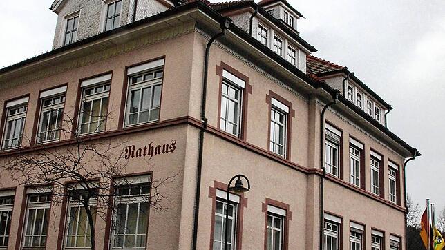 Klara Ansage aus Schramberg im Tennenbronner Rathaus: Die finanzielle Großwetterlage ist recht eingetrübt, Geld regnen wird es nicht. ...