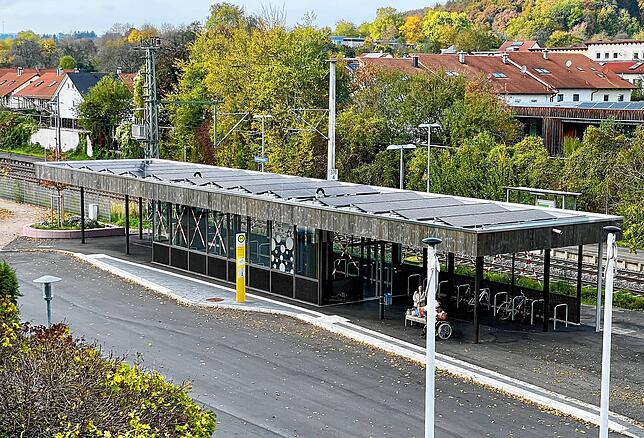 Photovoltaik auf öffentliche Dächer, das ist ein großes Thema in Gottmadingen. Auf dem neuen Fahrradhaus sind die Sonnenkollektoren ...