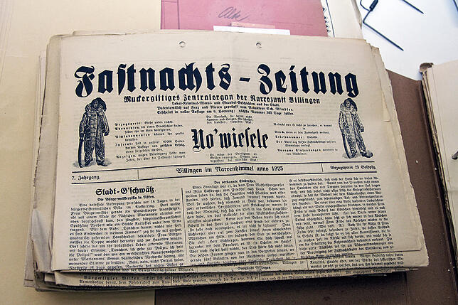 Bild 5: Alte Narrozeitungen neu im Archiv: Michael Bohrer zeigt die größten Schätze