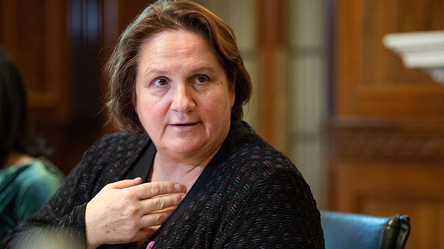 Kultusministerin Theresa Schopper (Grüne) will besorgten Eltern entgegenkommen.