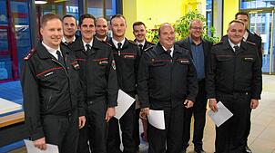 Die Aufnahme zeigt (von links) den neuen Bad Säckinger Feuerwehr kommandanten Christian Siebold sowie Robert Vogt (Abteilungskommandant ...