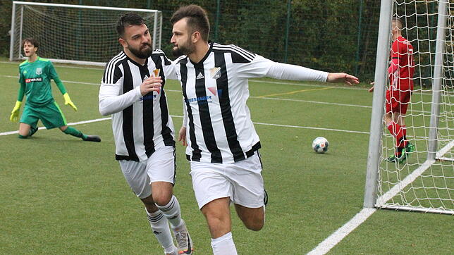 Duo für die Tore: 34 der 47 Tore des SV 08 Laufenburg in dieser Saison erzielten allein Bujar Halili (rechts) und Sandro ...