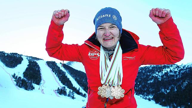 Mehrfache Goldgewinnerin, Parasportlerin des Jahres 2023: Monoski-Athletin Anna-Lena Forster aus Radolfzell glänzt auf der Piste. In ...
