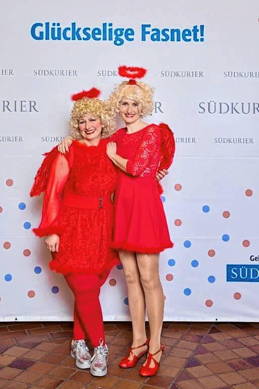 Bild 17: Bilder der SWR-Fasnacht im Konzil: Strahlende Narren vor der SÜDKURIER-VIP-Wand