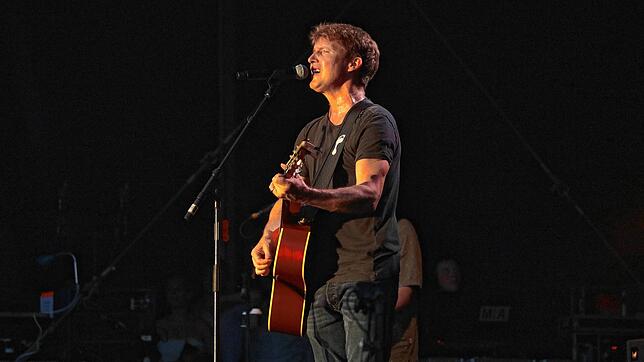Singer- Songwriter James Blunt tritt am Samstag, 9. August, beim Stars in Town Festival auf. Der SÜDKURIER verlost fünf Mal zwei ...