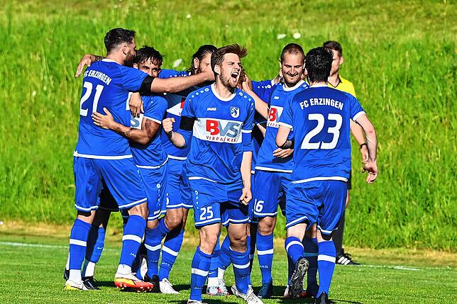 Bild 10: FC Erzingen steigt nach 3:2 gegen FC Emmendingen in die Landesliga auf &ndash; wir haben Bilder!