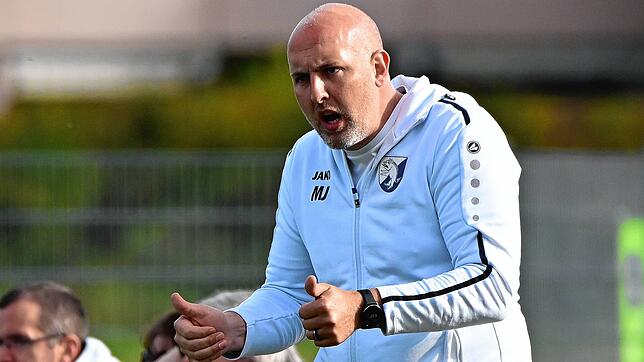 Fit für den Ligaverbleib: Trainer Michael Jauch ist Zuversichtlich, dass er den &bdquo;Durchmarsch nach unten&ldquo; beim FC Erzingen ...