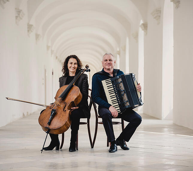 Klaus Paier und Asja Valcic gastieren am Samstag, 27. April, in der Stadtscheuer Waldshut.