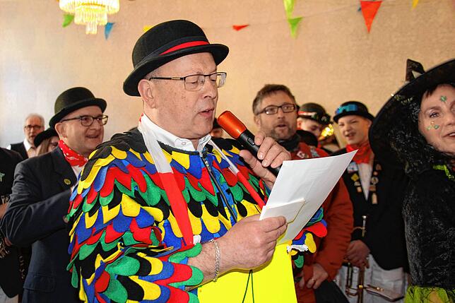 Bild 41: Närrisches Treiben beim Schließen von Rathaus und Banken