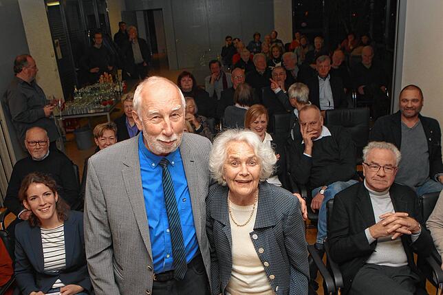 Im Jahr 2017 wurden zwei SPD-Granden geehrt: Helga Jauss-Meyer anlässlich ihres 90. Geburtstags und Jürgen Leipold für sein 50. ...