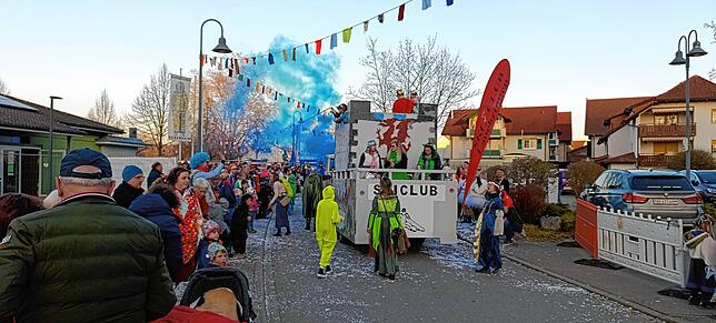 Bild 13: So schön war die gemeinsame Straßenfasnet in Oberlauchringen