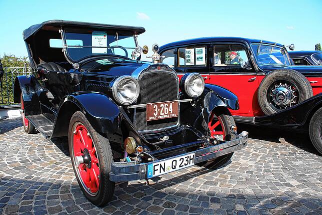 Dieser Willys Knight 64ist Baujahr 1923 und stammt aus den USA. Bei 1320 Kilogramm hat er 40 PS.