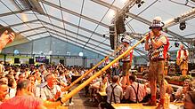 (Archivbild) Das gibt‘s vielleicht nie wieder: 2022 war auf Klein Venedig noch Oktoberfest-Gaudi. Für 2023 und 2024 erteilte die Stadt ...