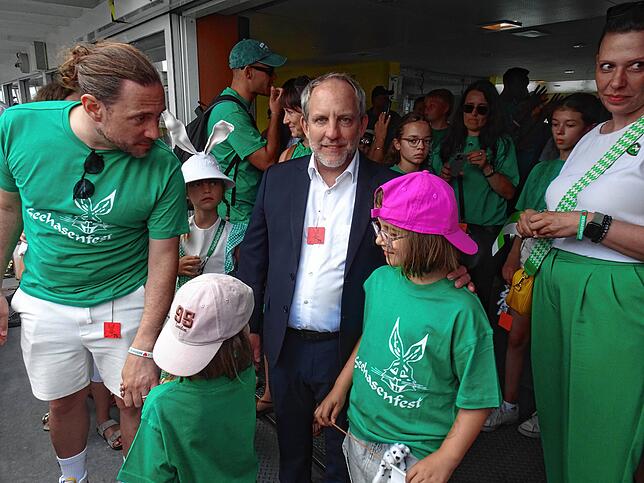 Bild 21: Bilder von der Einholung des Seehasen in Friedrichshafen