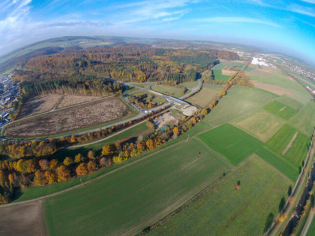 Der Verkehrsknoten Lauchringen. Von der A 98 abfahrende LKW müssen teils lange warten, bis sie auf die B 314, besonders nach links ...