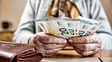 Viele Rentner müssen in der Rente jeden Cent umdrehen. Pensionären geht es da oft besser. Nur werden die wachsenden Pensionen zunehmend ...